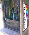 Tel&eacute;fono tras las rejas